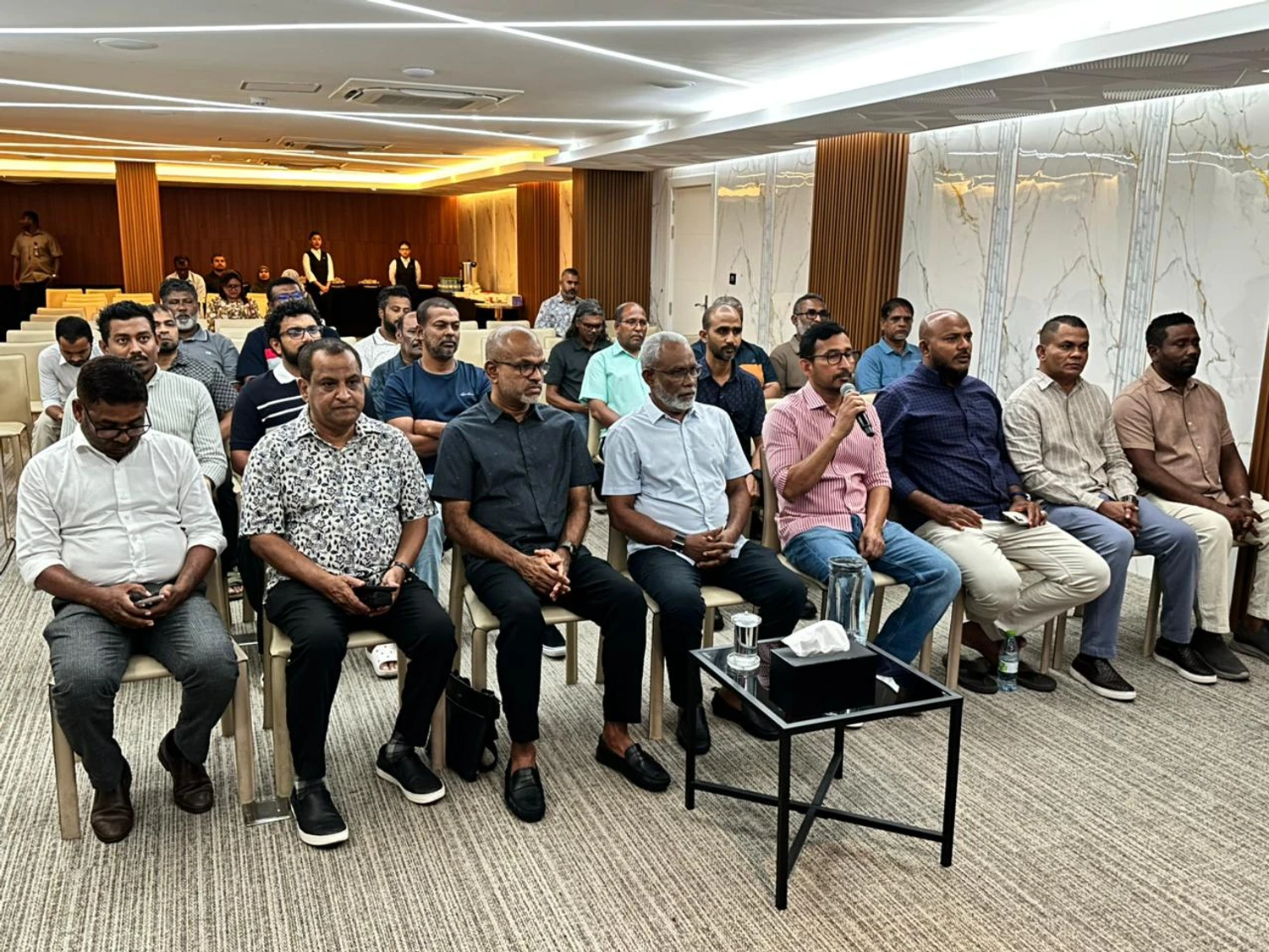 Image for ޕާޓީގެ ލީޑާޝިޕުން ސްޓިއަރިން ކޮމިޓީތަކާ ބައްދަލުކުރައްވައި މުހިއްމު މަޝްވަރާތަކެއް ކުރައްވައިފި service